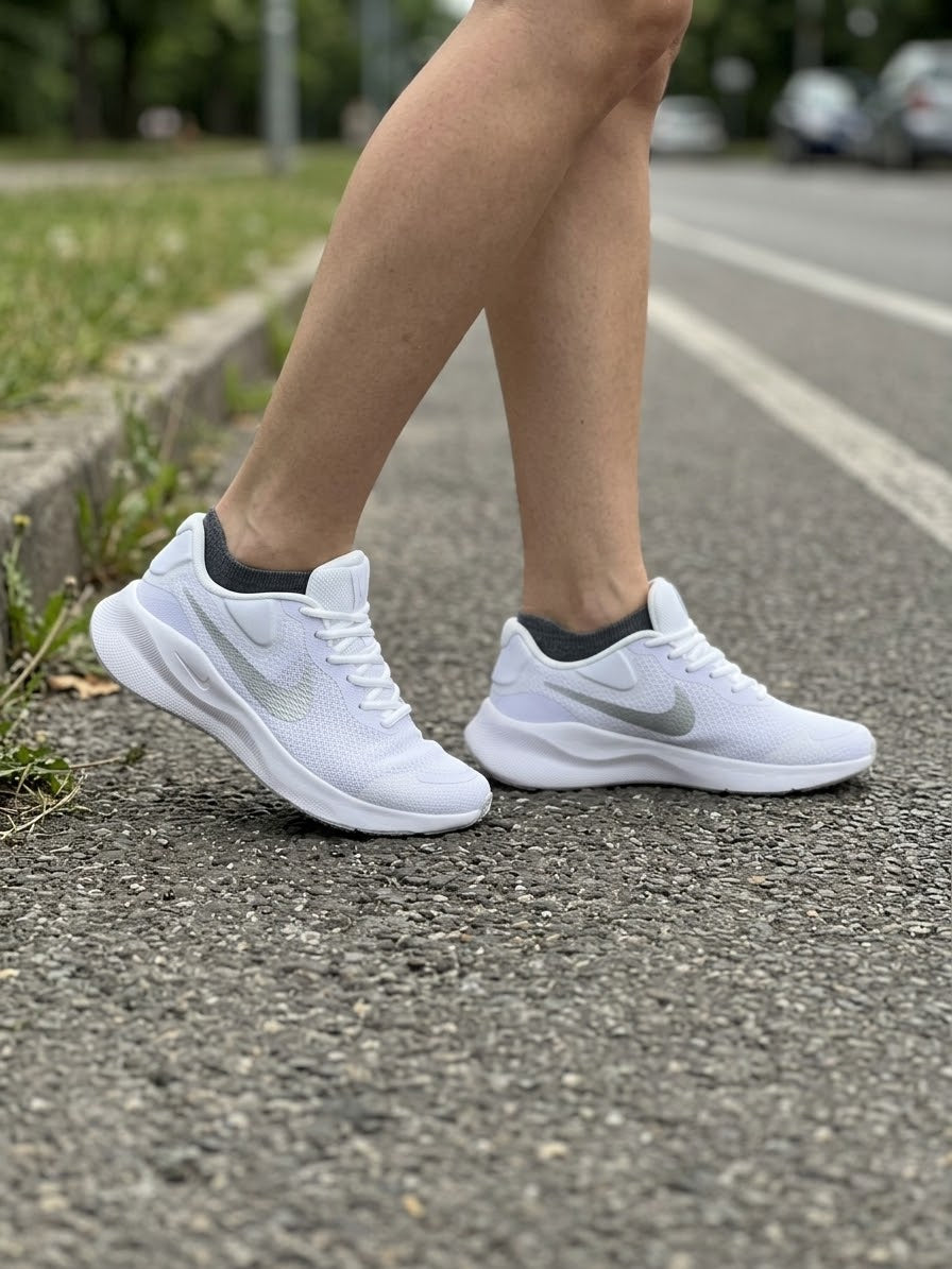 NIKE REVOLUTION 7