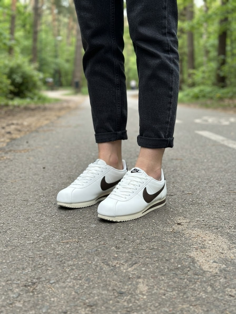 Nike ( ابيض مع بني )