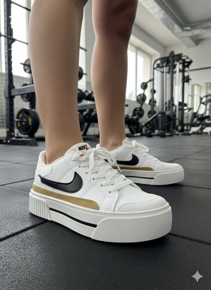 Nike ابيض صح اسود