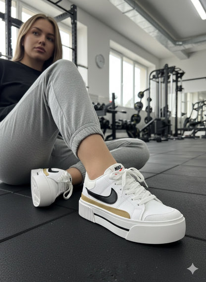 Nike ابيض صح اسود