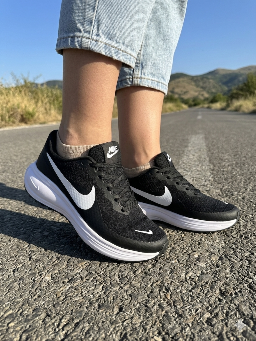 NIKE REVOLUTION 8