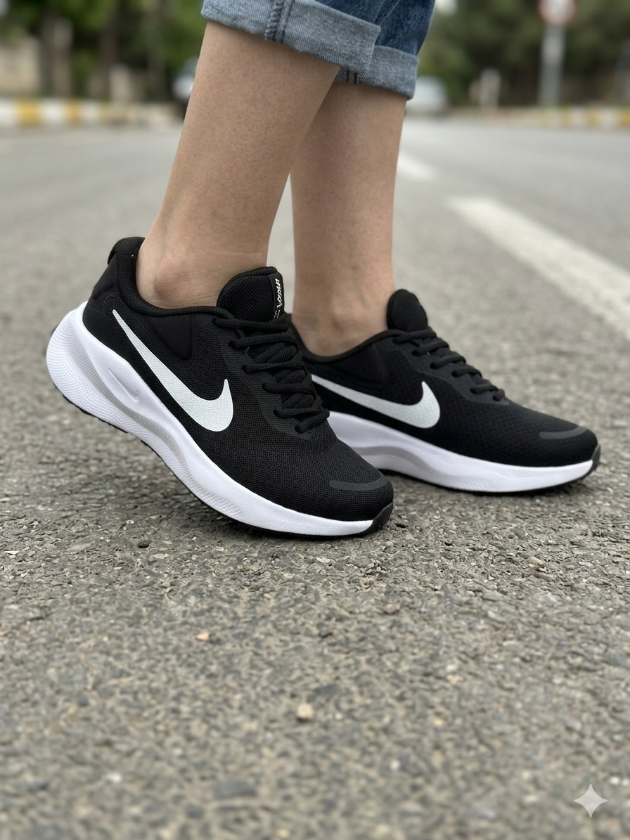NIKE REVOLUTION 7