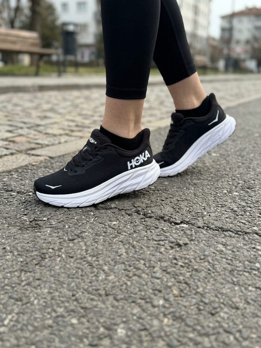 HOKA Arahi 7