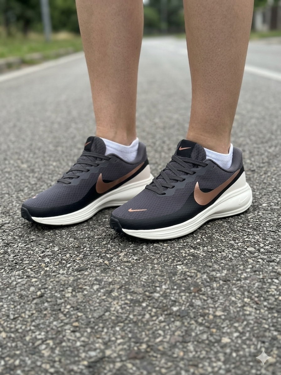 NIKE REVOLUTION 8