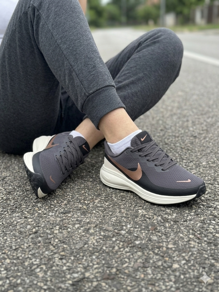 NIKE REVOLUTION 8