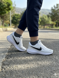 NIKE REVOLUTION 8
